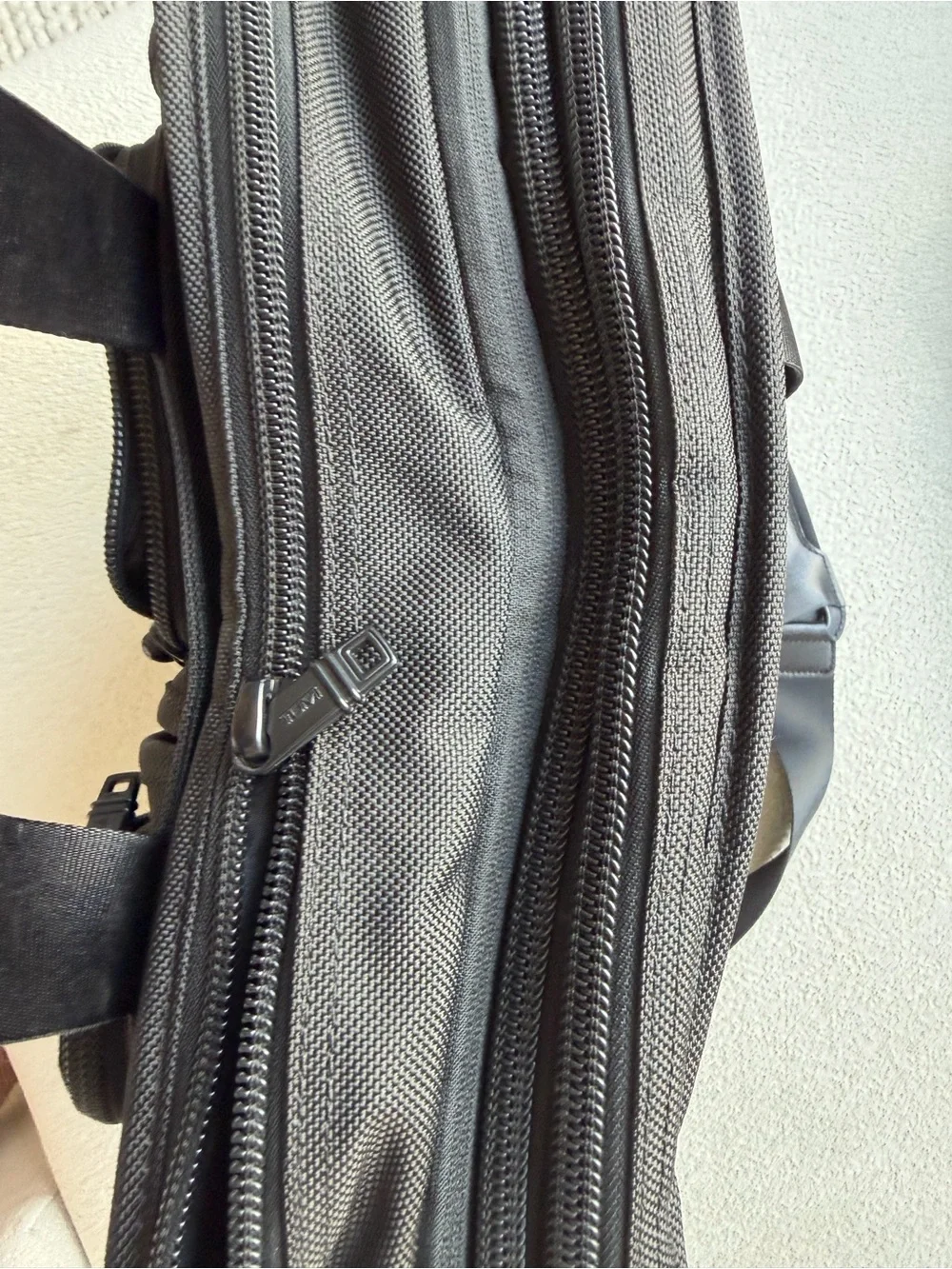 Tumi Messenger/Briefcase Bag great condition
